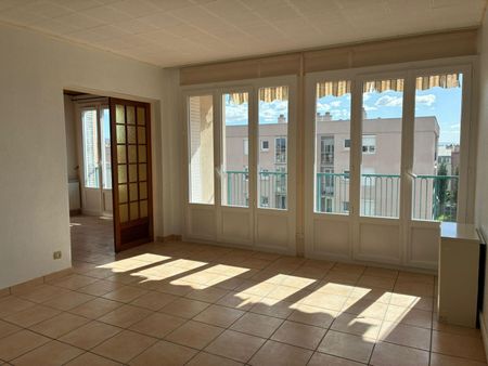 Location Appartement 4 pièces 76m² GUILHERAND GRANGES 07500 - Photo 2