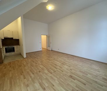 Zentral und ruhig gelegene Dachgeschoßwohnung mit Terrasse! - Foto 5