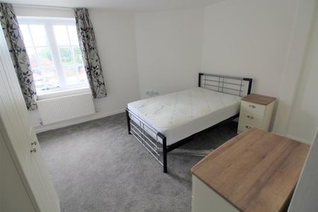 1 bedroom in a house share to rent - Photo 3