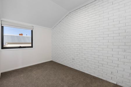 Central Geelong, Renovated Townhouse - Photo 2