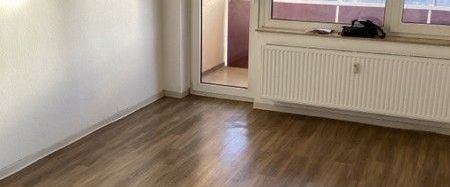 Helle 2-Zimmer-Wohnung mit großem Balkon und Tageslichtbad - Foto 1