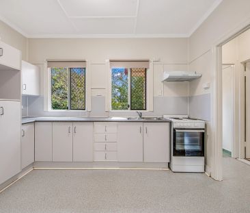 One Bedroom Duplex - Good Location - Photo 4