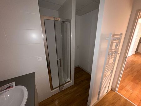 Location Appartement 3 pièces 99m² - Photo 4