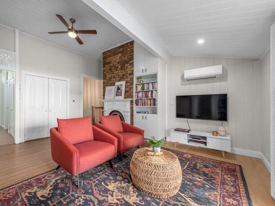 Charming Freehold Cottage - Photo 1