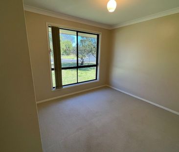 3 BEDROOM UNIT IN QUIET NEIGHBOURHOOD - Photo 4