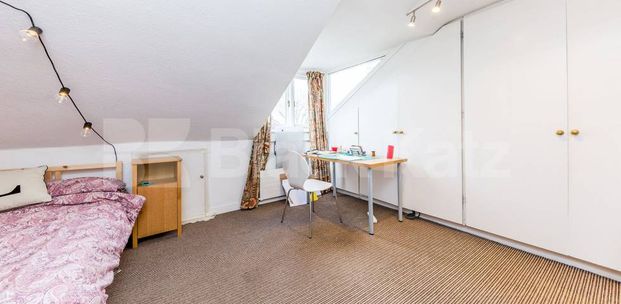 3 Bedroom, 1 bath, 1 reception Flat - Photo 1