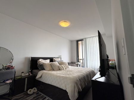 TOP FLOOR TWO BEDROOM APARTMENT IN BELMORE ! - Photo 3