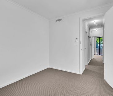 Quiet 2 Bedroom Townhouse! - Photo 4