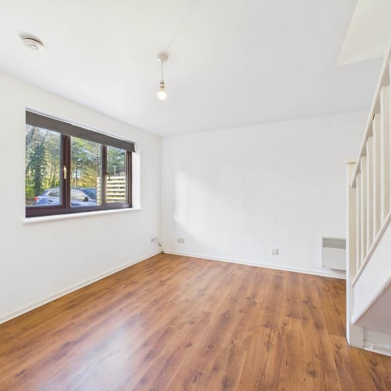 2 bedroom end of terrace house to rent - Photo 1