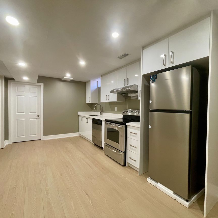 For Lease - 824 College Manor Drive Unit# Lower, Newmarket, Ontario - Photo 1