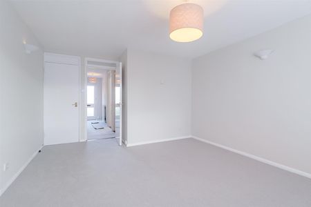 A 2 Bedroom Flat in Central Cheltenham GL53 7RB - Photo 3