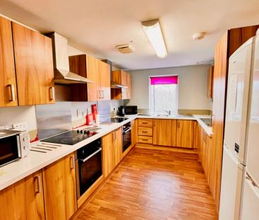 8 Bed Apartment - Double Bed - Photo 4