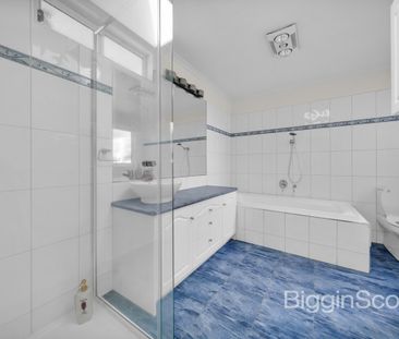 Splendid Family Home in Prime Location – Endless Possibilities! - Photo 4