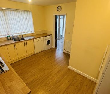 3 bedroom semi-detached house to rent - Photo 5