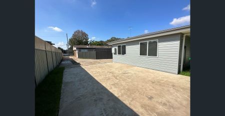 VERY RARE OPPORTUNITY - NEAR NEW GRANNY FLAT WITH SINGLE GARAGE PLUS PARKING PERFECT FOR A CARAVAN, BOAT, TRAILER AND MORE!!! - Photo 5