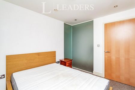1 bedroom flat to rent - Photo 2