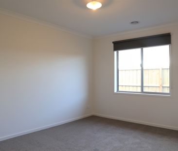 Spacious Family Home! - Photo 6