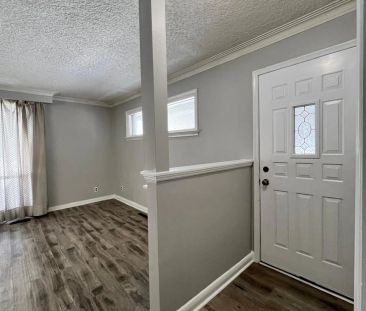 21 Mackinac Crescent #Main - Photo 5