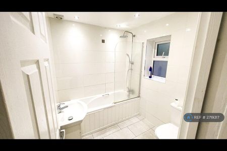 1 bedroom in a house share to rent - Photo 5