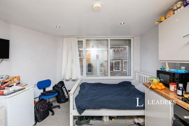 Studio to rent - Photo 1
