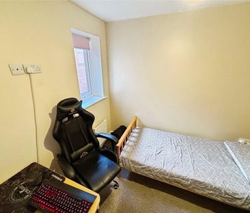 4 bedroom end of terrace house to rent - Photo 4