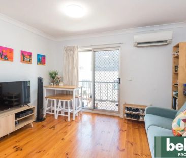 Stylish Second-Floor Apartment in Vibrant Stones Corner - Photo 2