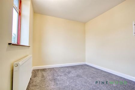 3 bedroom semi-detached house to rent - Photo 4