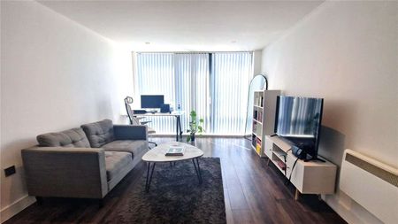 UPPER FLOOR ONE BEDROOM APARTMENT | THE QUADRANT | BALCONY | AVAILABLE 04TH NOVEMBER - Photo 4