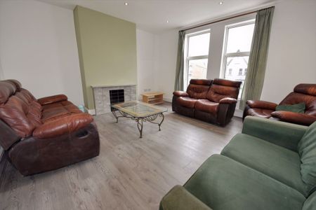 2 bedroom Flat in Brudenell Road, Leeds - Photo 4