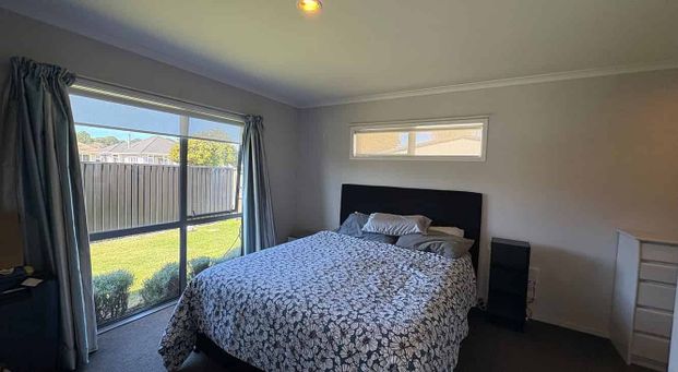 Large Pet Friendly 3 Bed/2Bath Home! - Photo 1