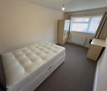 5 Bed Student Accommodation - Photo 2