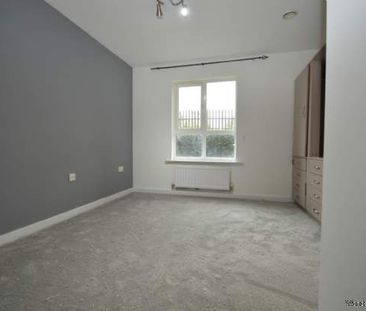 2 bedroom property to rent in Addlestone - Photo 4