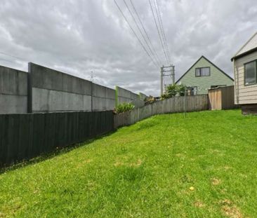 3 Beddie house central Massey - Photo 5