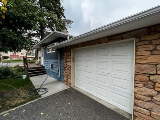 Charming 3 Bedroom House with Yard Downtown – Available Sept 1 - Photo 1