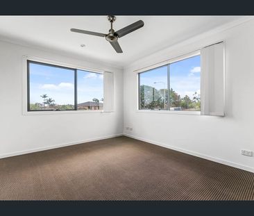 Executive Townhouse Overlooking Bushland - Modern Living in a Peace... - Photo 3