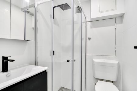 Semi - Furnished, Upscale Studio in Prime City Fringe Location - Photo 3