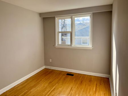 For Lease - 150 Kerr Street, Oakville, Ontario - Photo 4