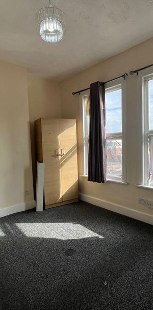 Studio Flat, Heron Mews, IG1 - Photo 1