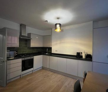 2 Bed Flat, Lewisham High Street, SE13 - Photo 3