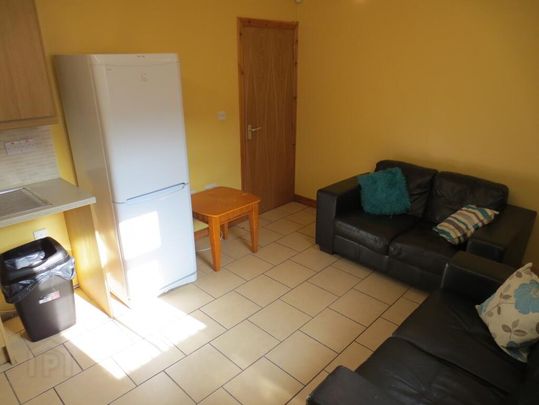Great Apartment, 2A Carmel Street, Queens University Quarter, Belfast, BT7 1QE - Photo 1