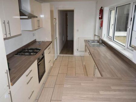 4 bedroom house to rent - Photo 3