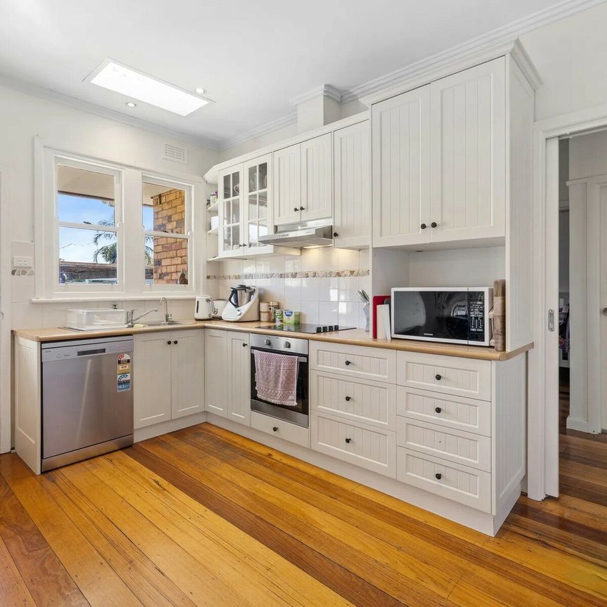 Charming Home with Flexible Living & Bayside Convenience - Photo 1