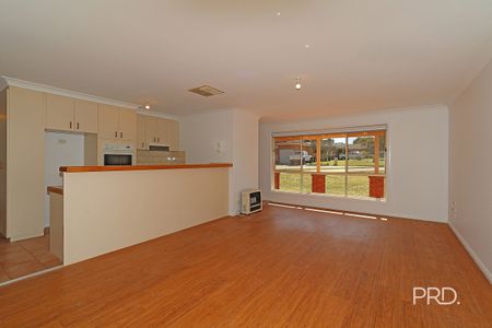 12 Canola Place, Estella NSW 2650 - Photo 4