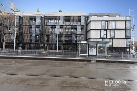 SPACIOUS THREE BEDROOMS AT ARDEN PARK – UNFURNISHED - Photo 4