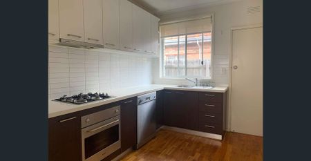 CENTRALLY LOCATED VILLA - Photo 4