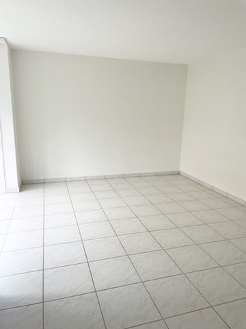 Appartement de 2.5 pièces situé au 1er étage - Photo 2