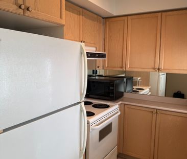 For Lease - 909 Bay Street Unit# 1805, Toronto, Ontario - Photo 3