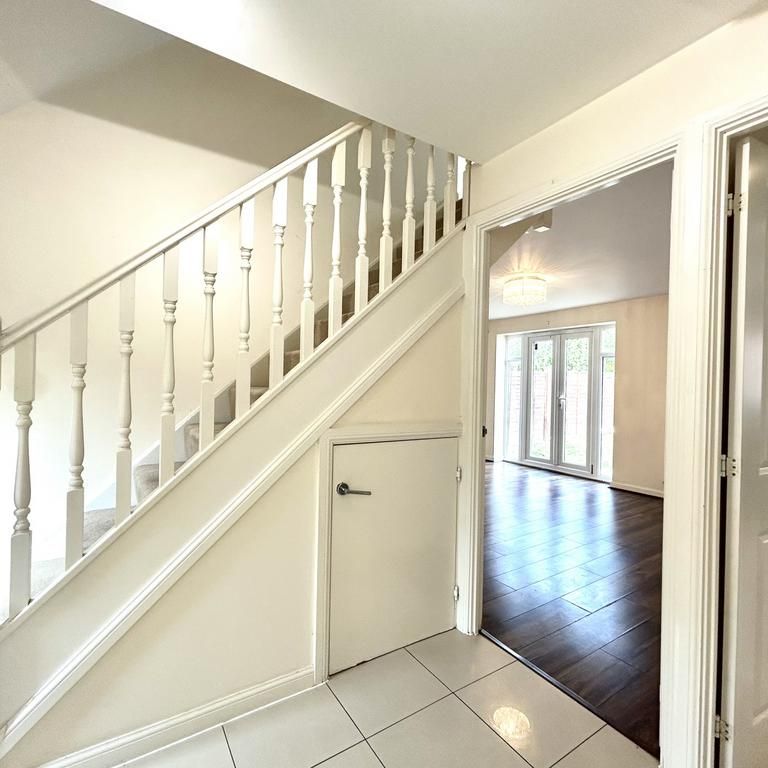 4 bedroom detached house to rent - Photo 1