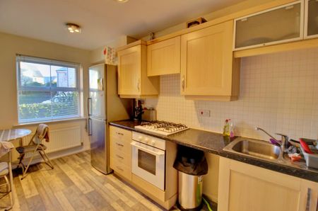 1 bedroom in a house share to rent - Photo 3