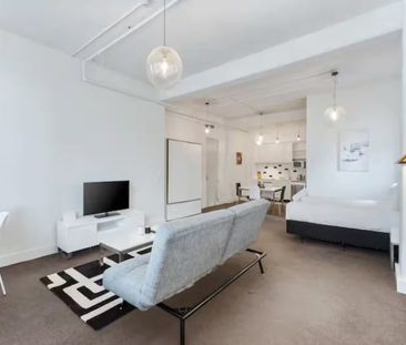 Living With Style - Photo 2